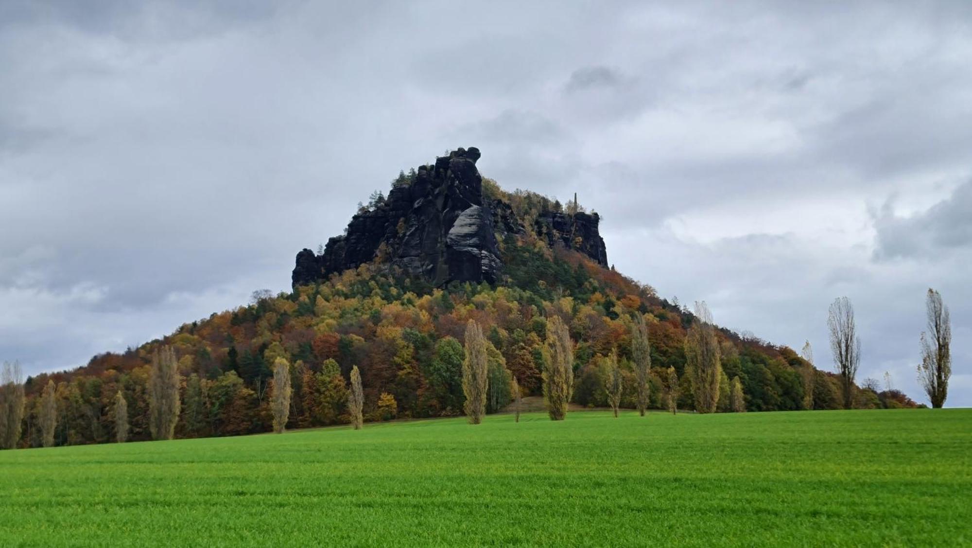 Gasthaus& Zum Roten Haus